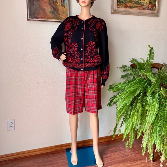 Vintage Pendleton Virgin Wool Ornate Design Black Red cardigan - Picture 2 of 9